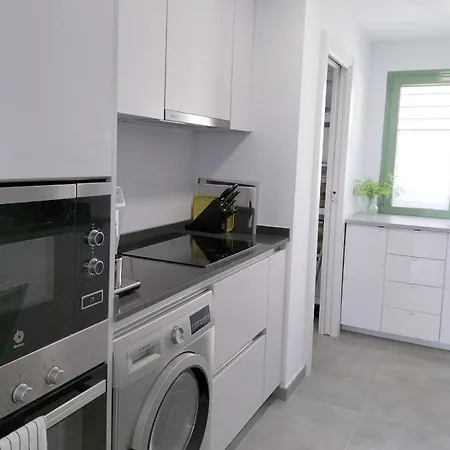 Sea View - Ultra Modern - Roof Terrace- Front Line Apartment *