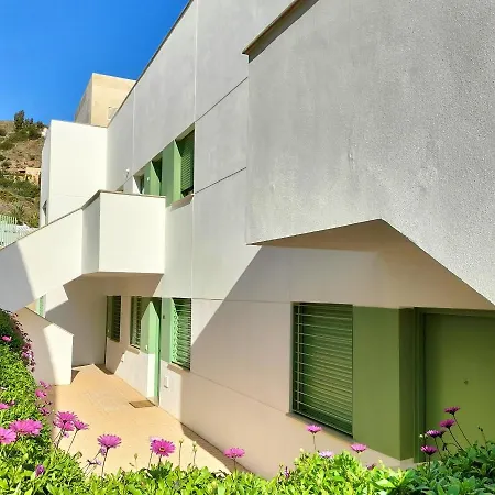 Sea View - Ultra Modern - Roof Terrace- Front Line Apartment *